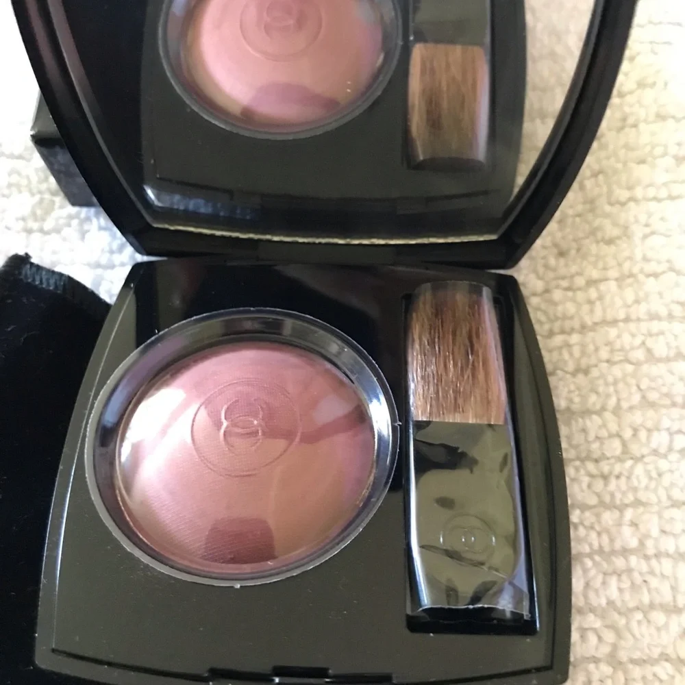 CHANEL Powder Blush Compact sphere Angel Rose